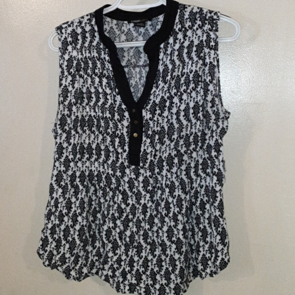 Black & white sleeveless tunic